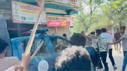 গোপালগঞ্জে নিষিদ্ধ ছাত্রলীগের মিছিল থেকে পুলিশের গাড়িতে হামলা, ২ পুলিশ সদস্যকে মারধর