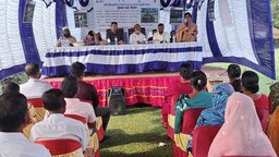 নড়াইলে রাইস ট্রান্সপ্লান্টারের মাধ্যমে ধান চাষ নিয়ে মাঠ দিবস অনুষ্ঠিত