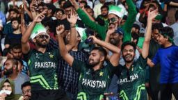 পাকিস্তানের জার্সি পড়ায় দর্শককে ঢুকতে দেওয়া হয়নি মাঠে!