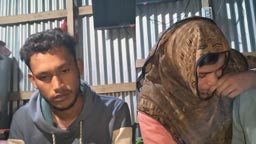 রাতের আঁধারে প্রবাসির ঘর থেকে প্রেমিকাসহ গৃহবধূ আটক