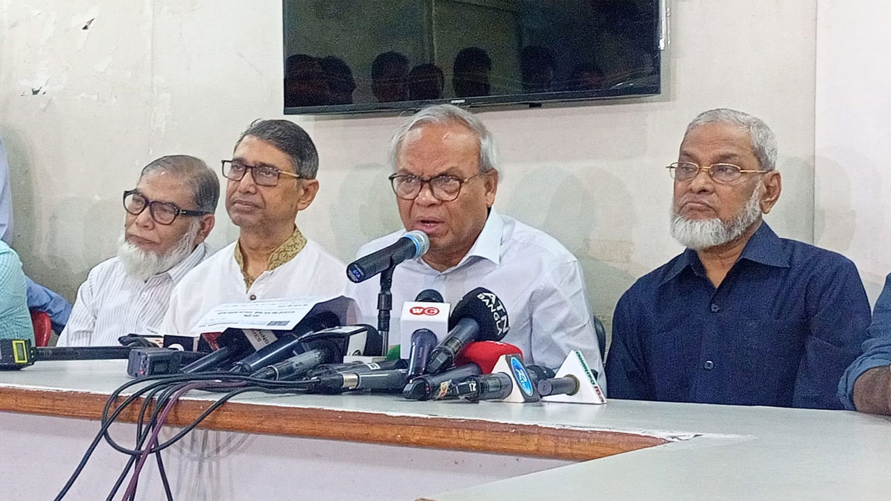 প্রশাসনে ইসলামপন্থি রাজ‌নৈ‌তিক দলের লোকদের বসানো হচ্ছে: রিজভী