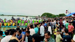 সরাইলে তিতাস নদীতে ঐতিহ্যবাহী নৌকা বাইচ, হাজারো মানুষের মিলনমেলা