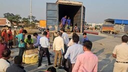 বেনাপোল বন্দরে ভারতীয় ট্রাকে কোটি টাকার অবৈধ পণ্য