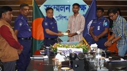 রাজবাড়ীতে পুলিশের উদ্যোগে হারানো ১০৪ মোবাইল ফেরত পেল মালিকরা