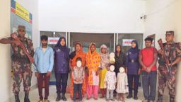 ভারত থেকে পুশইনের পরে বিজিব’র কাছে আটক দশ বাংলাদেশী
