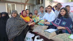 নড়াইলে কৃষকের মাঝে বিনামূল্যে বীজ ও সার বিতরণ