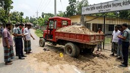 কাঁঠালিয়ায় বালুবোঝাই ট্রলি দুর্ঘটনায় চালকের মর্মান্তিক মৃত্যু