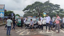 গোপালগঞ্জে এনসিপি নেতাকর্মীদের ওপর হামলার প্রতিবাদে ঢাকা-কুয়াকাটা মহাসড়ক অবরোধ