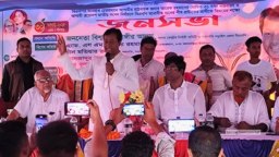 নড়াইলে বিএনপির জনসভা: তারেক রহমানের ৩১ দফা ঘরে ঘরে পৌঁছে দেওয়ার আহ্বান
