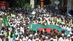 ঈদে মিলাদুন্নবী (দ.) উপলক্ষে রাজধানীতে জশনে জুলুস অনুষ্ঠিত