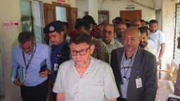 শরীয়তপুরে হঠাৎ স্বাস্থ্যমন্ত্রী, দুই চিকিৎসককে শোকজ ও দুই ক্লিনিক বন্ধ।