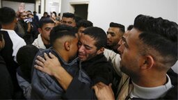 ১২ ফিলিস্তিনি বন্দিকে মুক্তি দিল ইসরায়েল