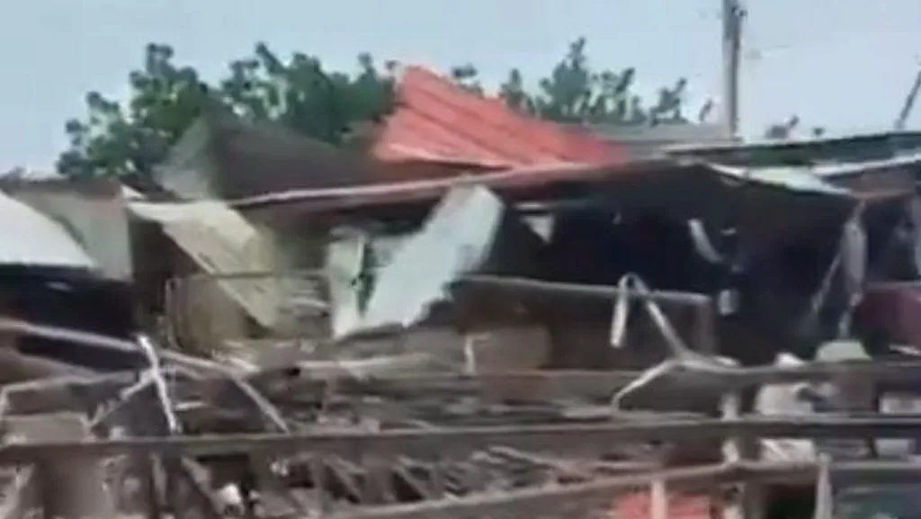 নামাজের সময় ভয়াবহ হামলা, ধ্বংসস্তূপে চাপা বহু মরদেহ