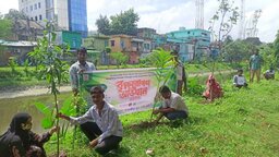 সাতক্ষীরায় যুব পানি কমিটির বৃক্ষরোপণ