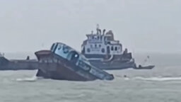 মেহেন্দিগঞ্জে এমভি সাব্বির-৩ লঞ্চের ধাক্কায় বালুবোঝাই বলগেট ডুবি