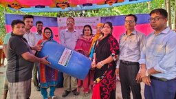 গোপালগঞ্জে কৃষকদের মাঝে এলএসটিডি বীজ সংরক্ষণ পাত্র বিতরণ