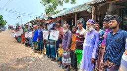 পাইকগাছায় অনৈতিক কাজের সময় আটক ইমাম, চাকরিচ্যুতির দাবিতে মানববন্ধন