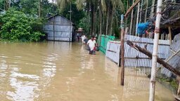 বন্যা-পাহাড়ধসে কক্সবাজারে ২৬ জনের প্রাণহানি, পানিবন্দি ৩ লাখ মানুষ