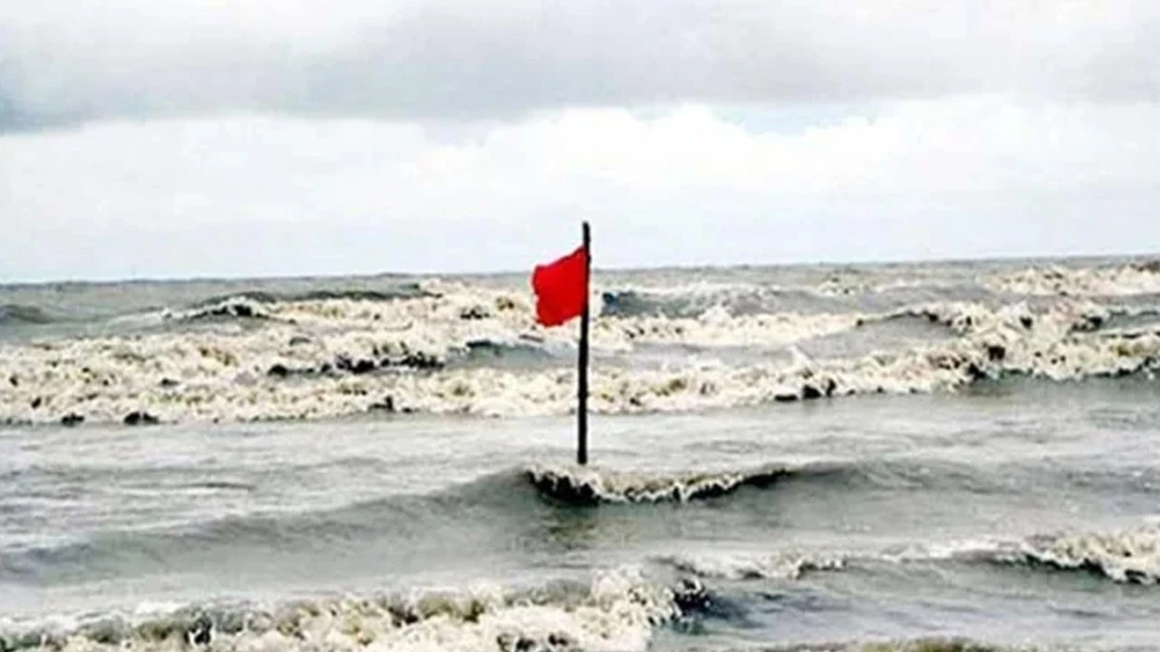 ধেয়ে আসছে অতি প্রবল ঘূর্ণিঝড় অর্ণব