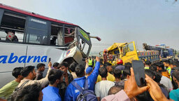 ভাঙ্গায় বাস-ট্রাক মুখোমুখি সংঘর্ষে চালক ও হেলপার নিহত, আহত ৭