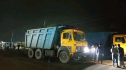 কর্ণফুলীতে উল্টো পথে বালুবোঝাই ট্রাকের ধাক্কায় বৃদ্ধার মৃত্যু