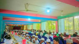 নেত্রকোনায় এতিম শিশুদের সঙ্গে দুপুরের খাবারে নবাগত জেলা প্রশাসক