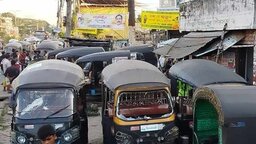 ফরিদপুরে মাহেন্দ্র স্ট্যান্ডে হামলায় চালকসহ ১০ জন আহত, ১৬টি গাড়ি ভাঙচুর