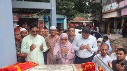 বগুড়ার শেরপুরে পৌর কিচেন মার্কেট উদ্বোধন করলেন জেলা প্রশাসক