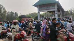 নীলফামারীতে জ্বালানি তেলের তীব্র সংকট, চরম ভোগান্তিতে মোটরসাইকেল চালকরা
