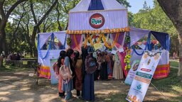 মেহেদী রাঙিয়ে প্রকাশ্যে ইবি ছাত্রীসংস্থা