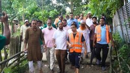 ধলাই নদীর প্রাণ ফেরাতে নেত্রকোণায় শুরু হলো কচুরিপানা পরিষ্কার অভিযান
