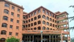 ইট বিছানো রাস্তা, গর্ত আর জলাবদ্ধতা—এমনই ববির প্রধান প্রবেশপথ,সংস্কারের অবহেলা ববি প্রশাসনের