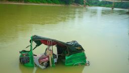 ভোগাই নদীতে দুমড়ে-মুচড়ে যাওয়া সিএনজি উদ্ধার, নিখোঁজ চালকের সন্ধানে পরিবার
