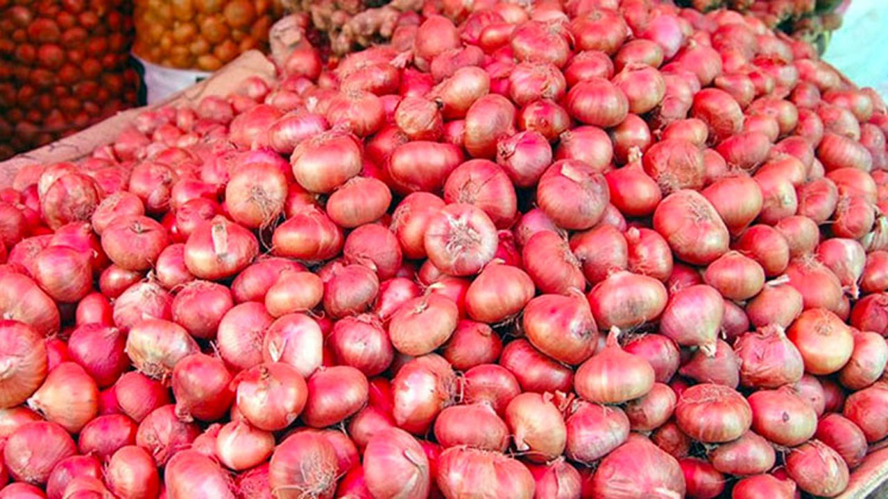 বাংলাদেশের কারণে কাঁদছে ভারতের পেঁয়াজ রপ্তানিকারকরা