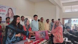 নলছিটিতে অসহায় নারীদের মাঝে সেলাই মেশিন ও শিক্ষা প্রতিষ্ঠানে ক্রীড়া সামগ্রী বিতরণ