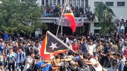বিক্ষোভের আগুনে পুড়ছে এশিয়ার আরেক দেশ
