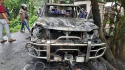 গোপালগঞ্জে পুলিশের গাড়িতে অগ্নিসংযোগ, এনসিপি পদযাত্রা প্রতিহত!