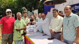 ঠাকুরগাঁওয়ে ৫ টাকায় পূজার বাজার পেল ৩'শতাধিক মানুষ