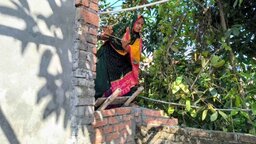গাজীপুরে ৬০ বছরের পুরনো রাস্তায় দেয়াল তুলে বন্ধ, ভোগান্তিতে পাঁচ পরিবার