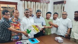 ফরিদপুর জেলা পরিষদের প্রশাসক হিসেবে আফজাল হোসেন খানের প্রথম কর্মদিবস অতিবাহিত