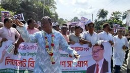 সুনামগঞ্জে এ্যাড.নুরুল ইসলামের নেতৃত্বে বিএনপির ৩১ দফার লিফলেট বিতরণ