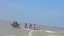 বাকেরগঞ্জে মা ইলিশ রক্ষা অভিযানে জেলেদের হামলা, আহত ৫