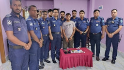 নোয়াখালীতে প্রবাসীর স্ত্রীকে পিপ্তল ঠেকিয়ে চাঁদাবাজি, গ্রেপ্তার-১