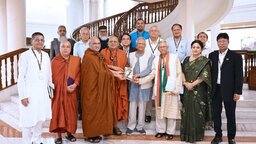 প্রবারণা পূর্ণিমা উপলক্ষে প্রধান উপদেষ্টার সঙ্গে বৌদ্ধ নেতৃবৃন্দের শুভেচ্ছা বিনিময়