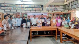 যুব চেতনায় উপকূলীয় জলাবদ্ধতা মোকাবেলায় টিআরএম বইয়ের মোড়ক উন্মোচন