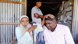 তেঁতুলিয়ায় জনসেবার প্রত্যয়ে মানবতার ফেরিওয়ালা চেয়ারম্যান পদপ্রার্থী দুলাল